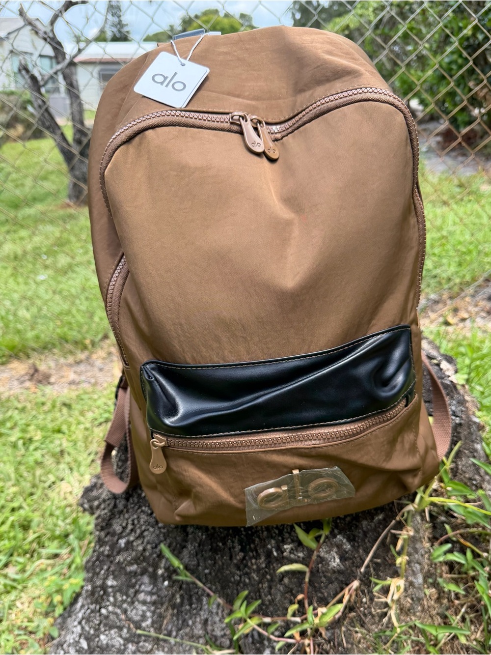 ALO Yoga Brown Backpack with Black Front Pocket - Picture 3 of 12